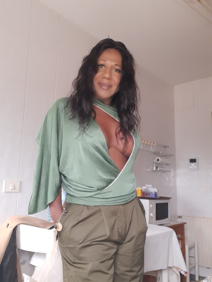 Trans Nicole massagem relajante depilación intima