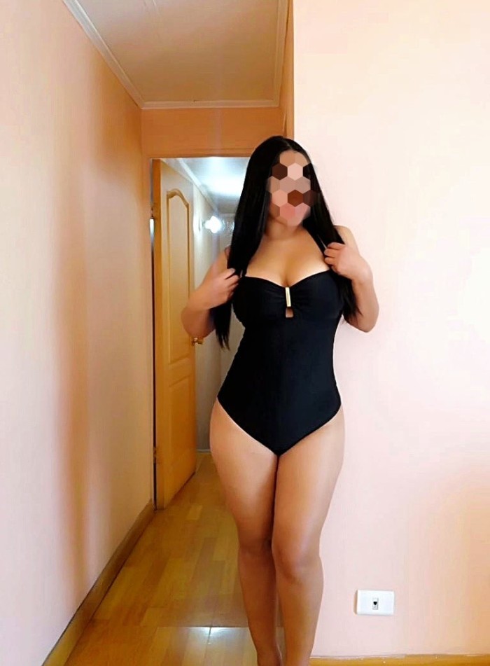Latina exótica con buenas curvas en Sabinillas