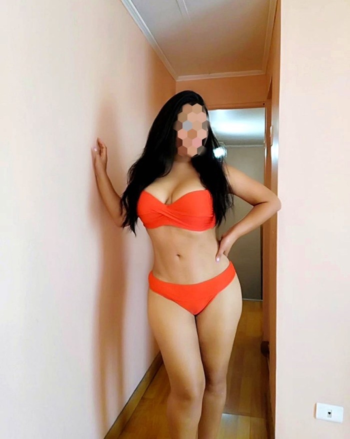 Latina exótica con buenas curvas en Sabinillas