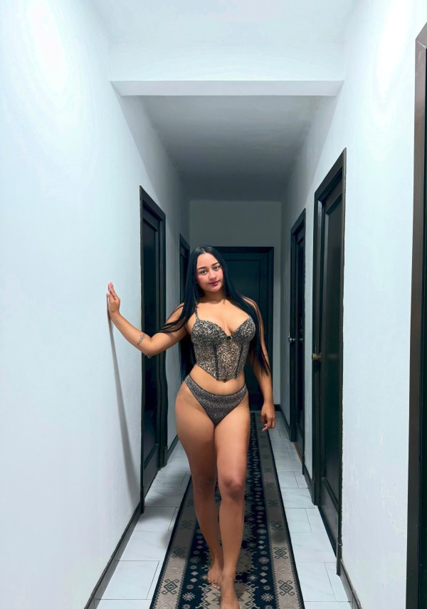Deliciosa latina, fogosa caliente mulata ven y dame !!!