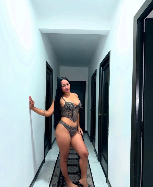 Deliciosa latina, fogosa caliente mulata ven y dame !!!