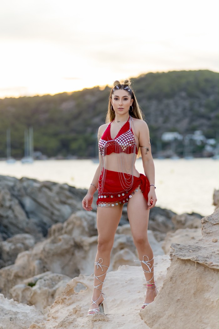 ESCORT RUBIA CON CUERPO DE INFARTO EN CALA DE BOU