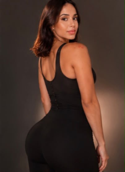 Cataleya joven elegante y femenina en Palma de Mallorca