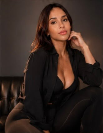 Cataleya joven elegante y femenina en Palma de Mallorca