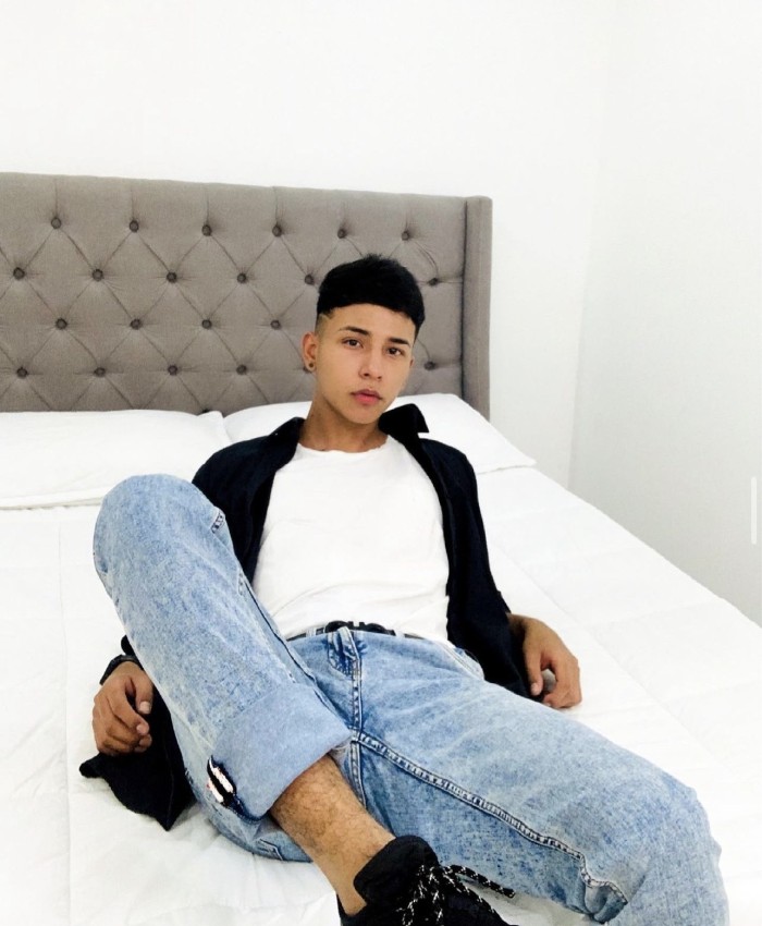 Camilo chico fiestero 22CM latino nuevo aqui