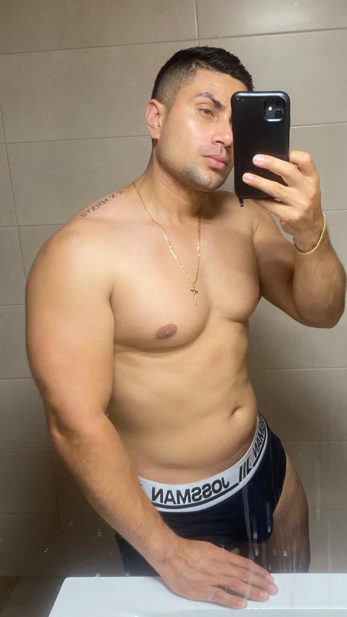 Colombiano a darte mi rica polla