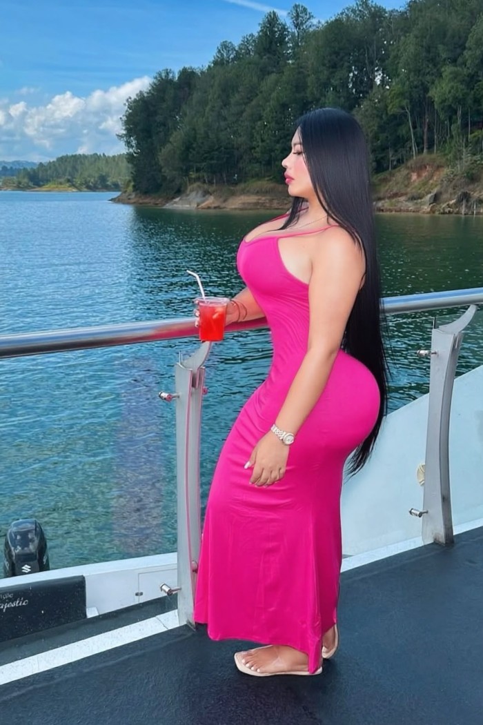 Erika exótica exuberante tonificada aguantadora