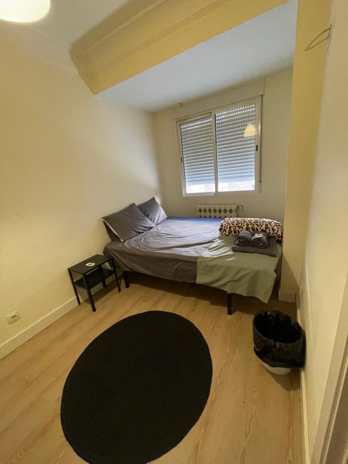 tengo 1 habitacion para chico en zaragoza 140 sema