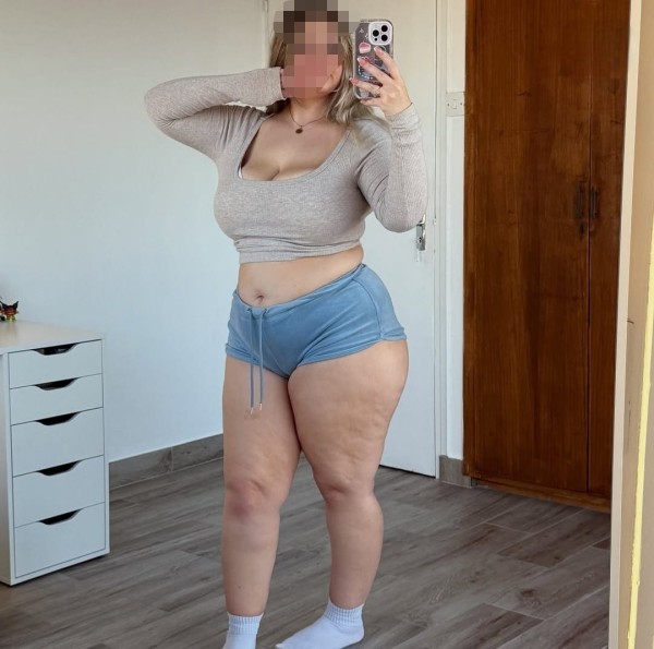 RUBIA CANDENTE SEXY COQUETA