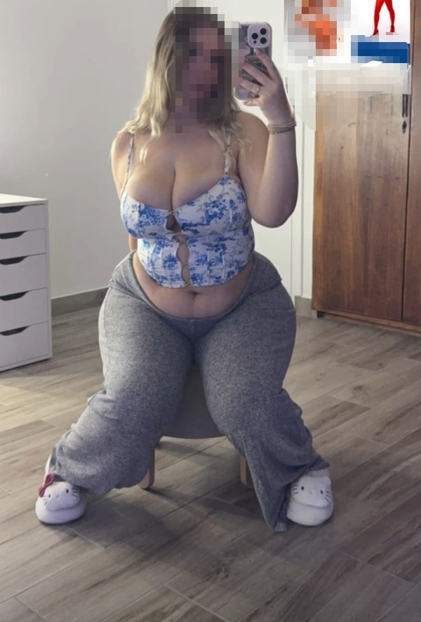 RUBIA CANDENTE SEXY COQUETA