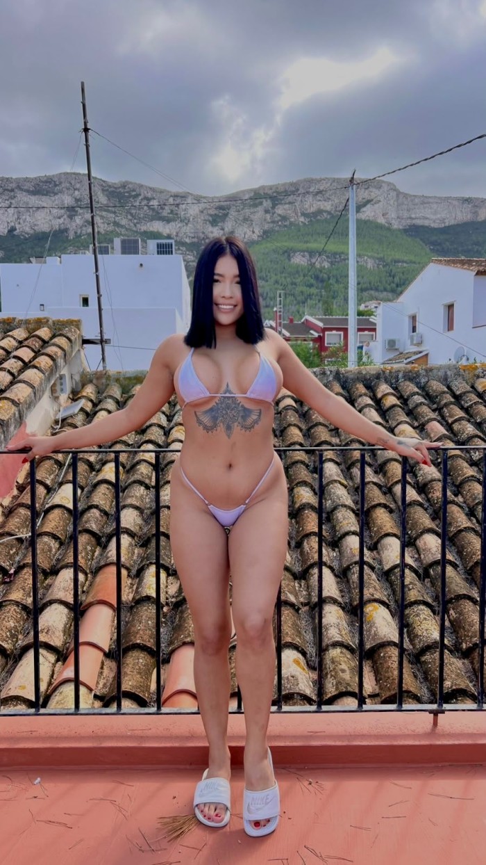 RICA JOVEN DE 22 AÑOS ADICTA A LA BUENA POLLA