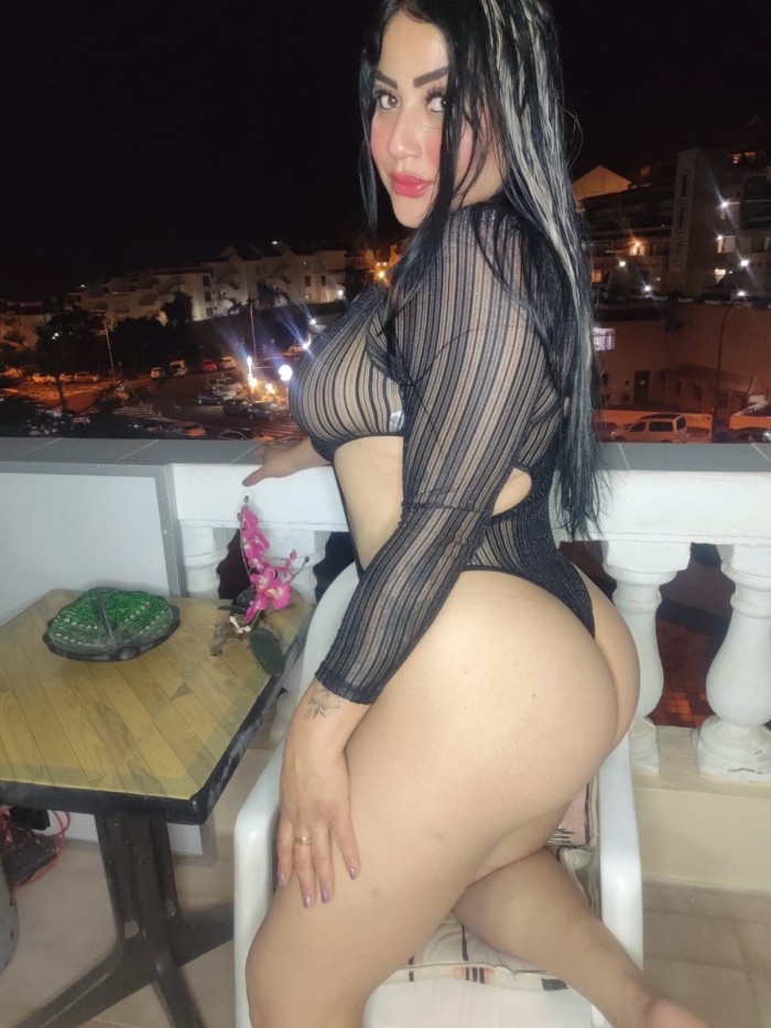 BOMBA DE SEXO COMPLACIENTE EN LOS CRISTIANOS