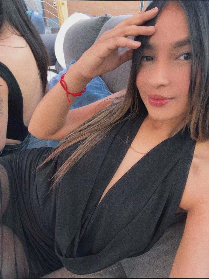 TU CHICA EDUCADA Y JUGUETONA