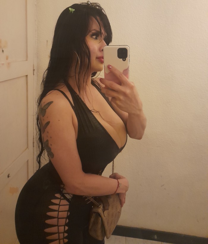 Trans boluptuosa y deliciosa por tu ciudad