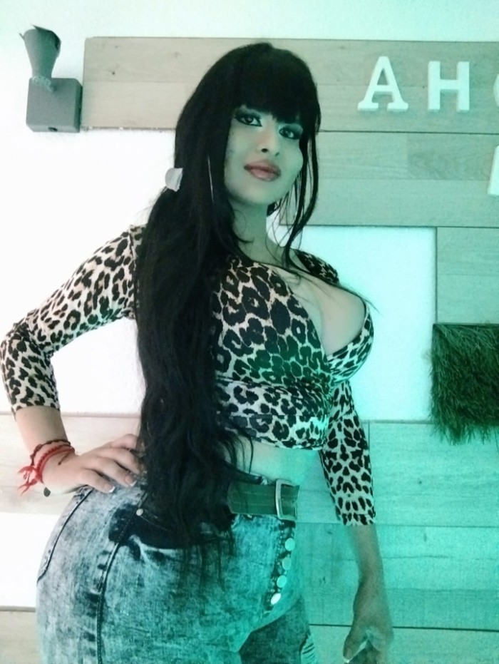 Trans boluptuosa y deliciosa por tu ciudad