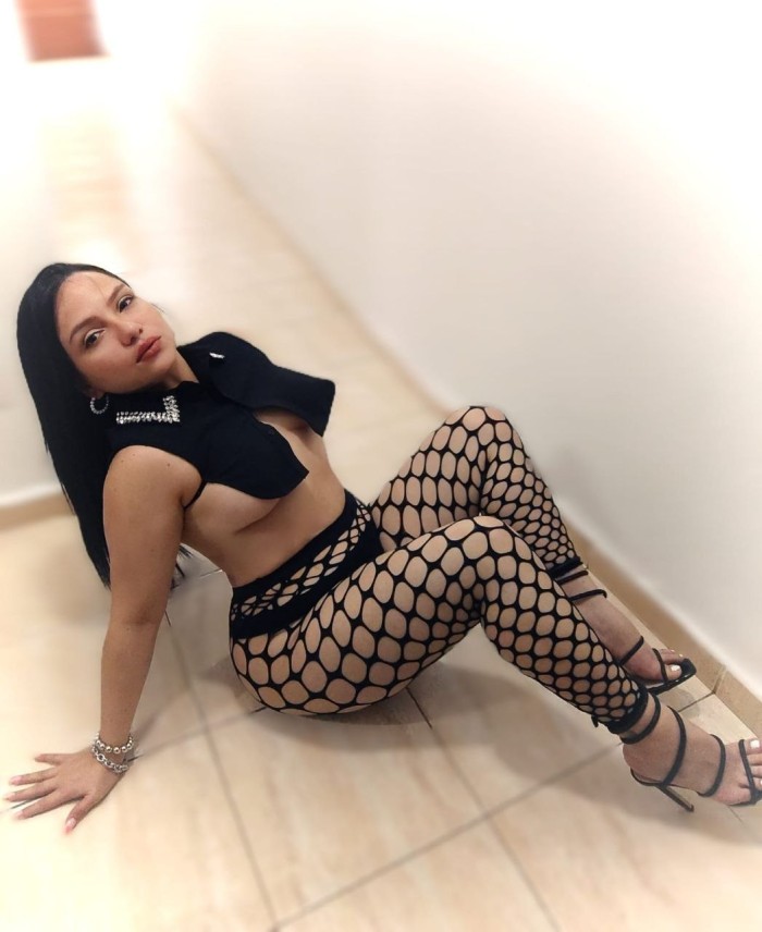DIANA DULCE VENEZOLANA ARDIENTE , FIESTERA!