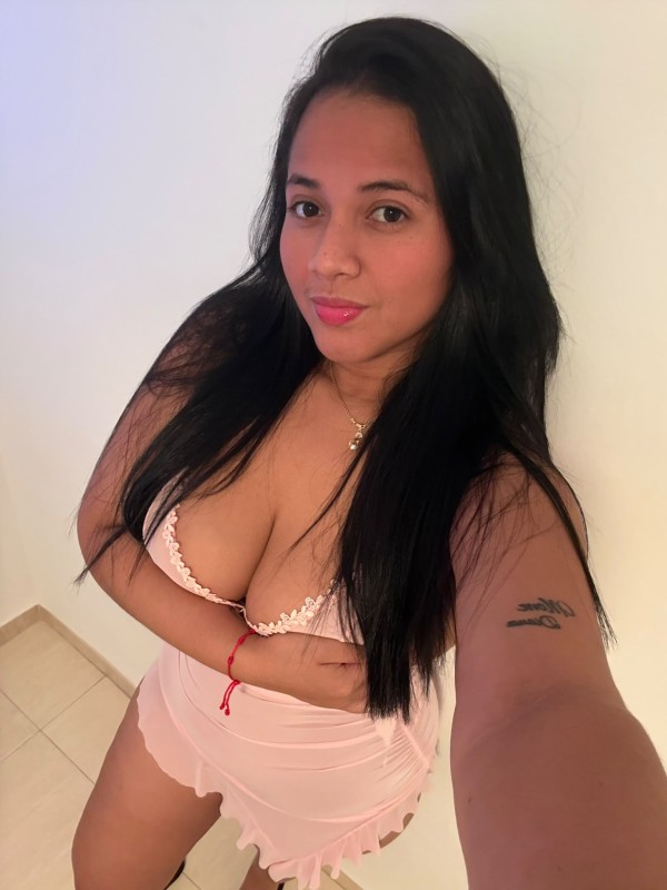 ANGELA JOVEN LATINA FIESTERA 24H
