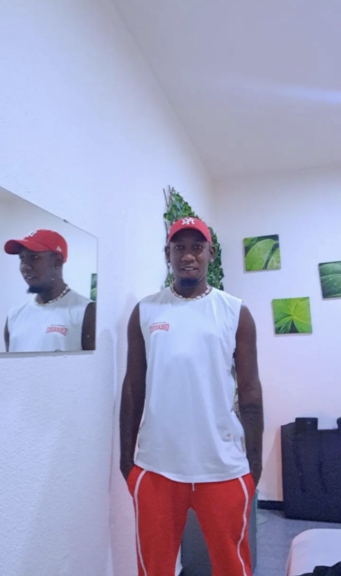 Moreno colombiano muy dotado y divertido