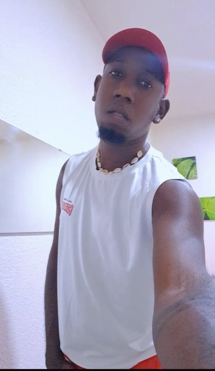 Moreno colombiano muy dotado y divertido