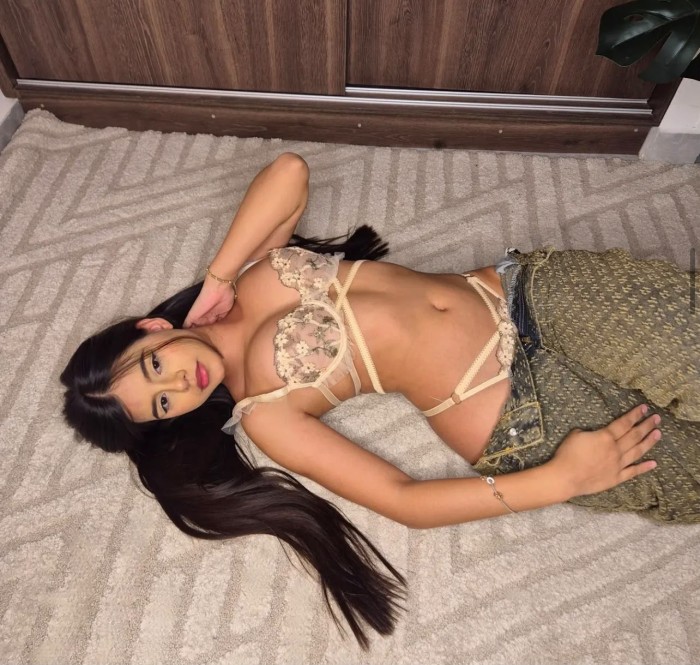 DULCE COLEGIALA TRAGONA