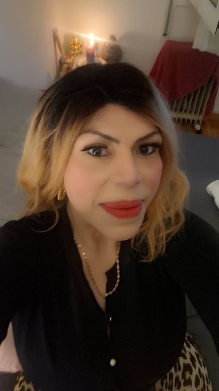 Tati novedad bien pasiva culo grande y tetas