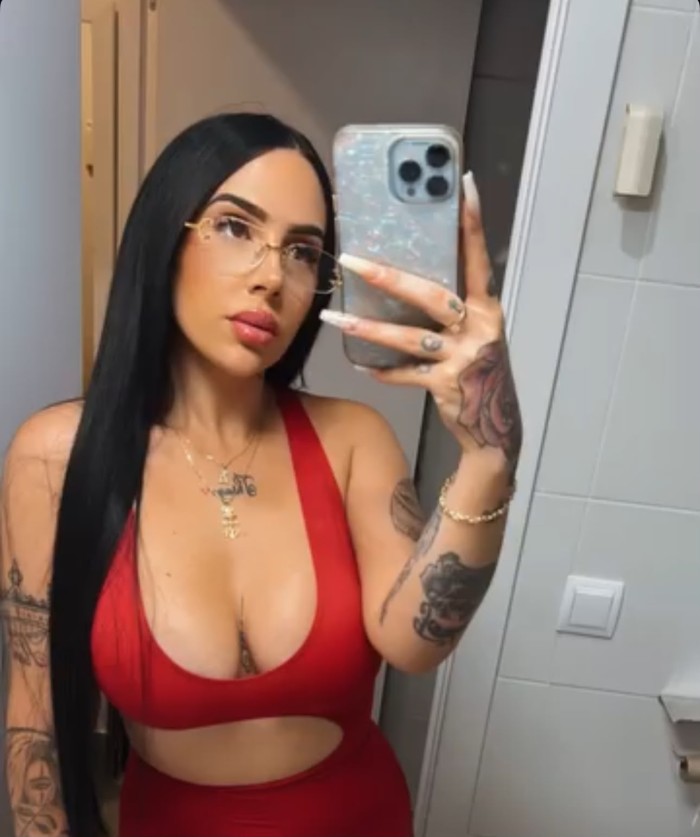 TE HARE PERDER LA CABEZA CON MI COÑITO JUGOSO