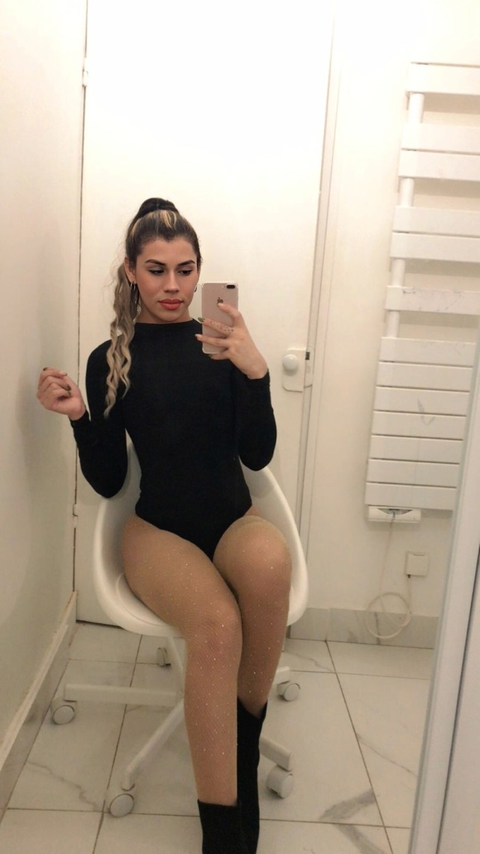 TRANS HORMONADA CON REGALO PARA TU CULO TRAGON