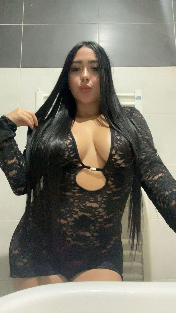 NUEVA EN LA ZONA, CON GANAS DE FOLLAR
