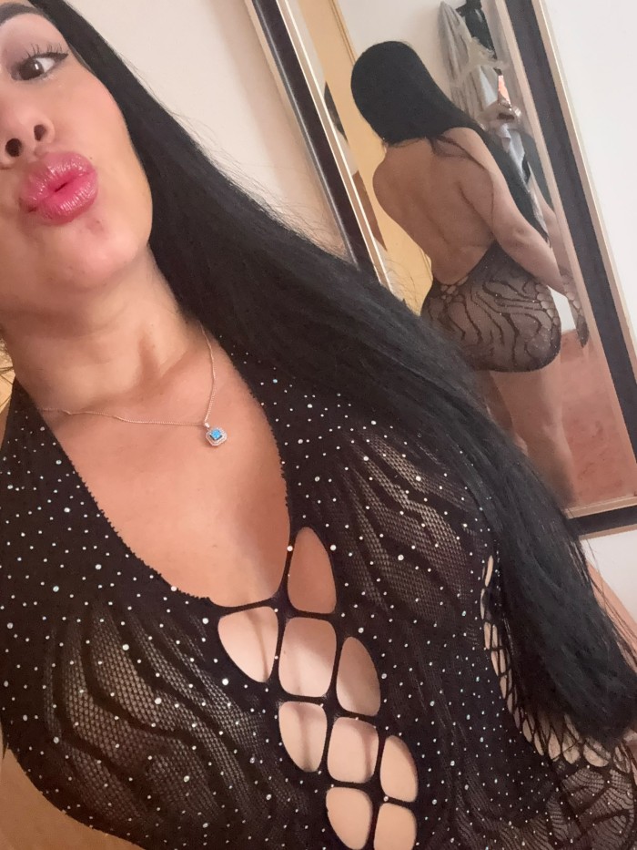 Joven latina universitaria primera vez
