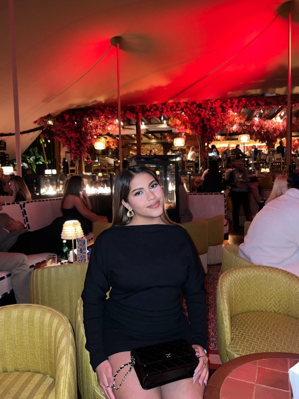 ARDIENTE JOVENCITA EN MARBELLA FULL FIESTERA APASIONADA.