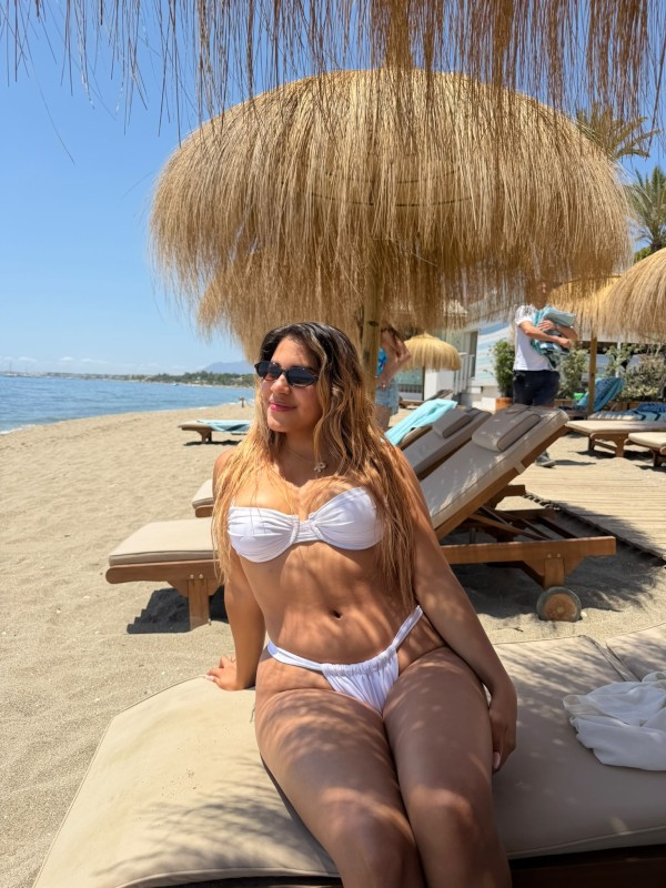ARDIENTE JOVENCITA EN MARBELLA FULL FIESTERA APASIONADA.