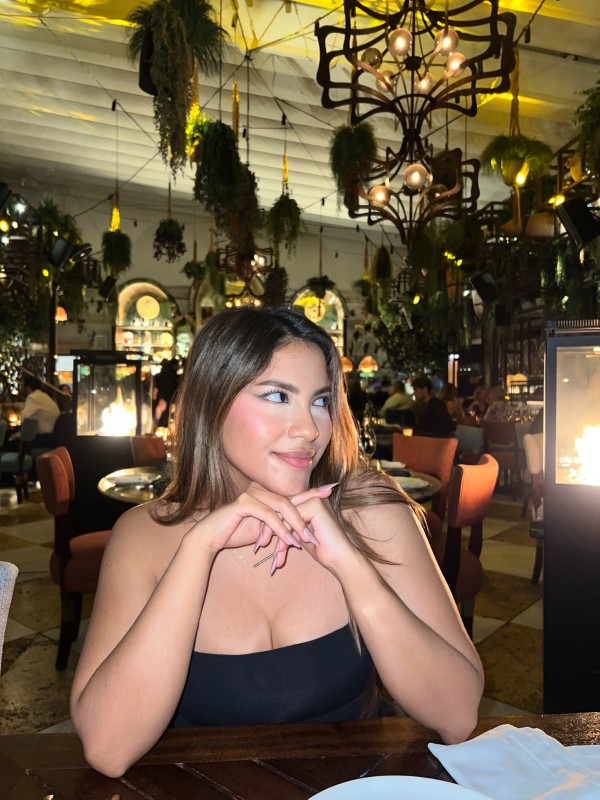 ARDIENTE JOVENCITA EN MARBELLA FULL FIESTERA APASIONADA.