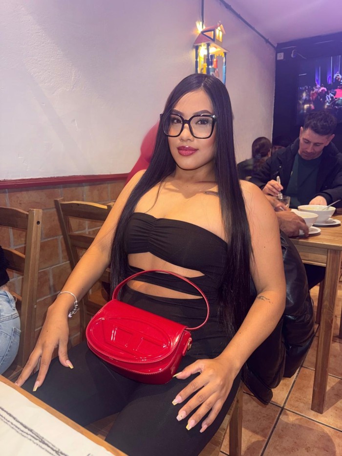 DISFRUTA DE MI BELLEZA Y LO CACHONDA QUE SOY