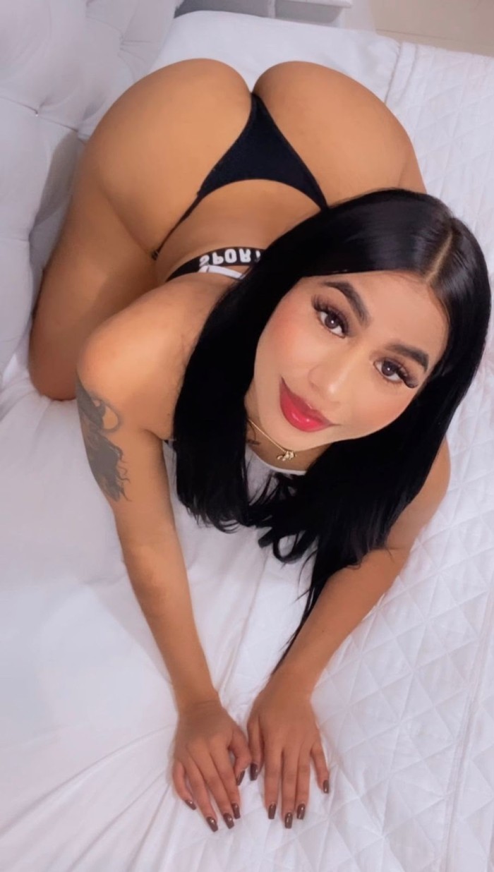 Hermosa latina morbosa elegante jugosa