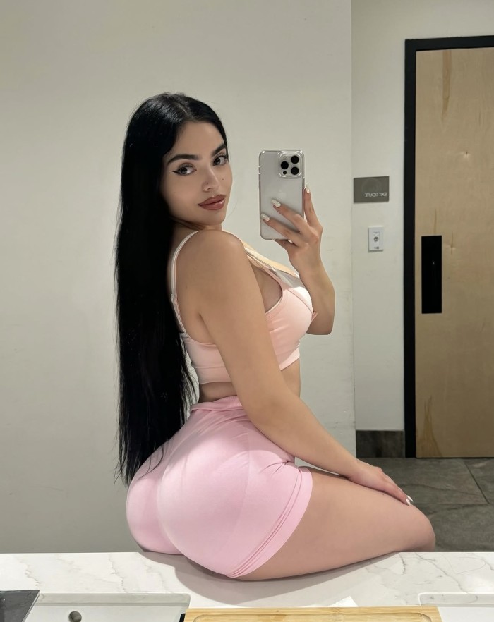 NUEVA EN BARCELONA Divina & Hermosa Colombiana