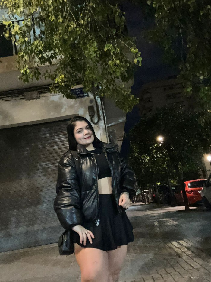 ESTOY MOJADA ESPERANDO QUE VENGAS A FOLLARME