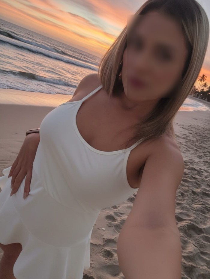 DIVINA SEXY ELEGANTE IMPLICADA 24H EN VECINDARIO