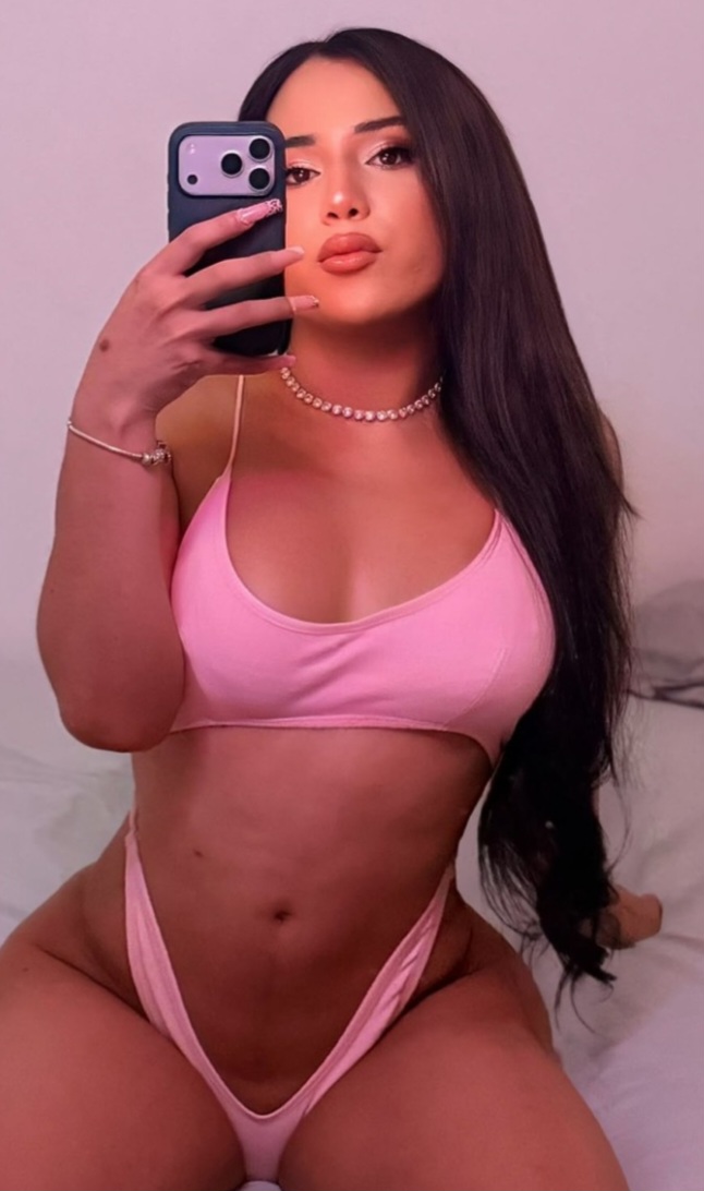 MORENA NUEVA EN LA ISLA, FIESTERA Y ALEGRE, GUAPA Y JOVEN