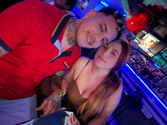SOMOS UNA PAREJA JOVEN ENROLLADA FIESTERA Y CAÑERA
