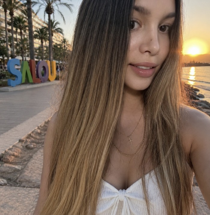 SALOU. NOVEDAD. JOVENCITA RUBIA 100% real. POCOS DI