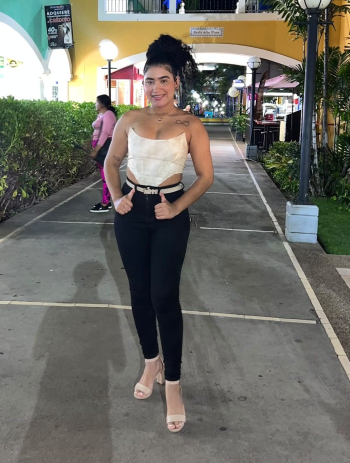 SOY LUZ, VENEZOLANA CALUROSA Y RESERVADA