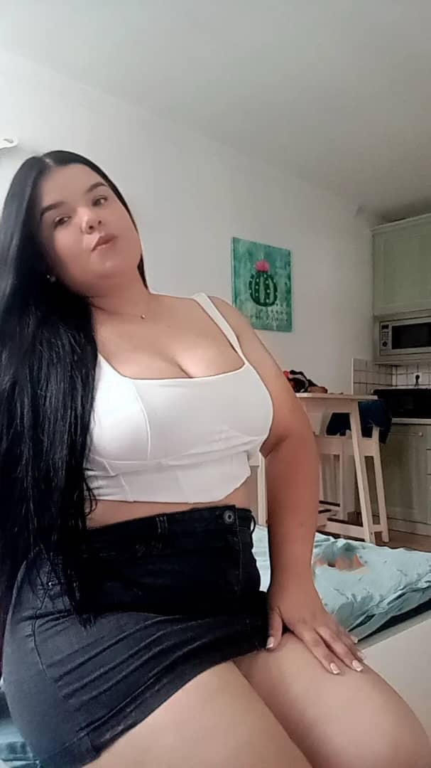 ANDREA, VENEZOLANA ARDIENTE EN LAS PALMAS 24H