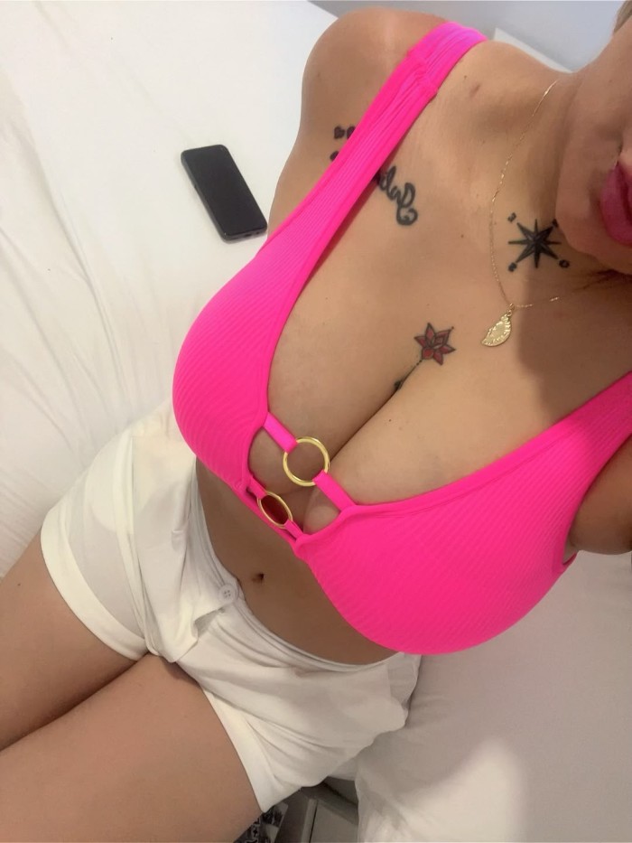 Rubia guapa cuerpazo ardiente fiestera mucho morbo