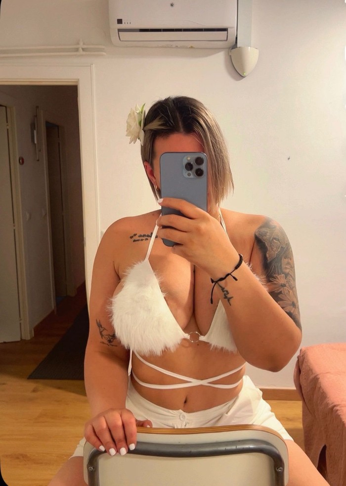 Rubia guapa cuerpazo ardiente fiestera mucho morbo