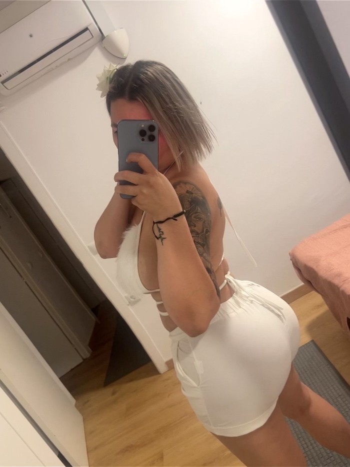 Rubia guapa cuerpazo ardiente fiestera mucho morbo