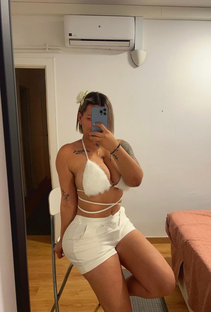 Rubia guapa cuerpazo ardiente fiestera mucho morbo