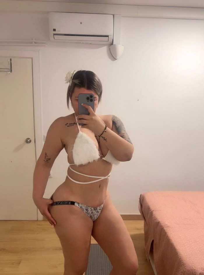 Rubia guapa cuerpazo ardiente fiestera mucho morbo