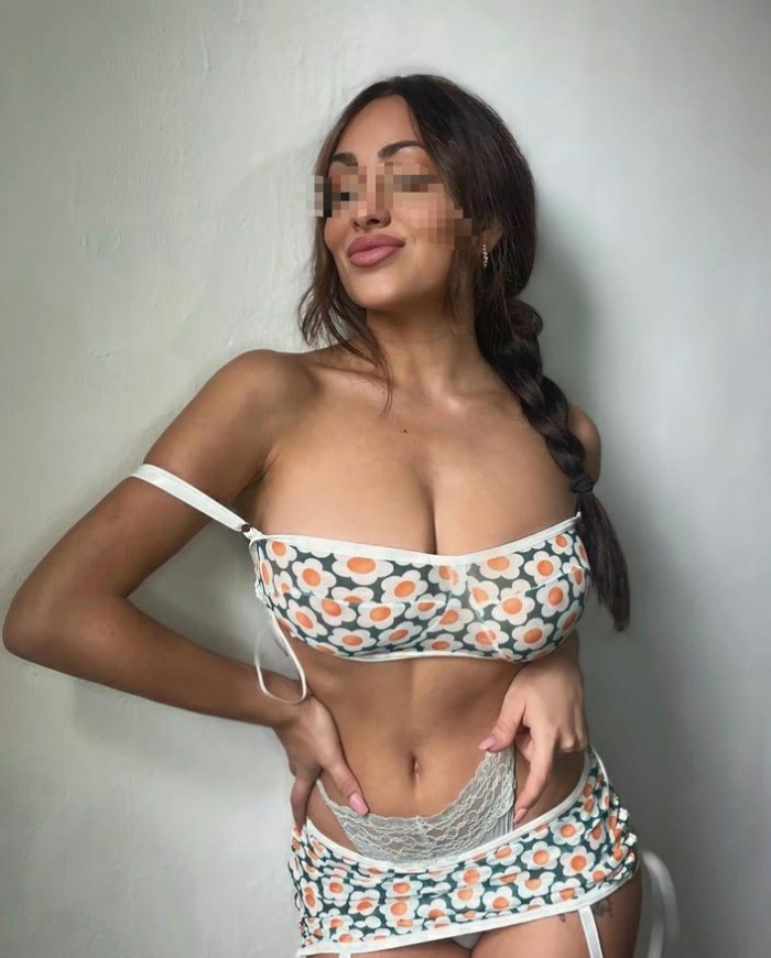 DELICIOSA IMPLICADA EXQUISITA VEN A DISFRUTAR