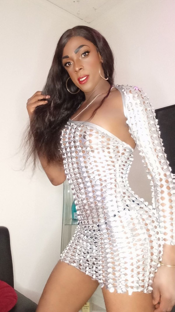 SOY ROMINA UNA TIERNA TRANS MUY PERRITA BAJO SABANAS