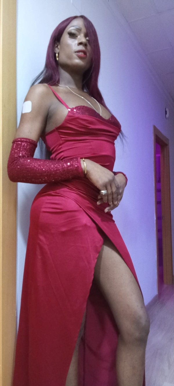 SOY ROMINA UNA TIERNA TRANS MUY PERRITA BAJO SABANAS